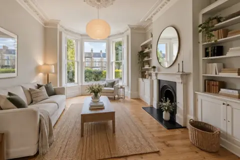 Period bay-window living room, video frame at 2.5s